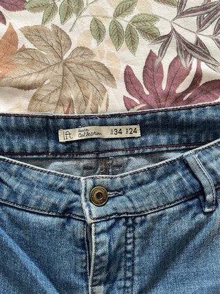 Pantalón vaquero desgarrado azul