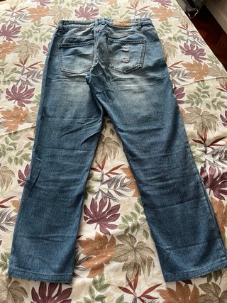 Pantalón vaquero desgarrado azul