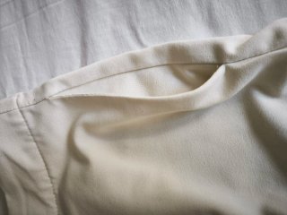 Pantalón Zara Talla L color crudo.
