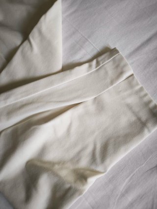 Pantalón Zara Talla L color crudo.