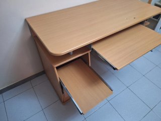 Mesa de escritorio para ordenador