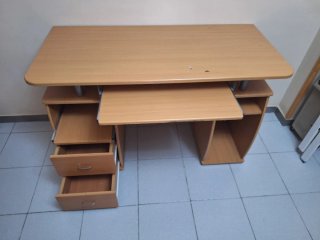 Mesa de escritorio para ordenador