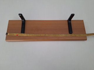 Mensola in legno con staffe nere