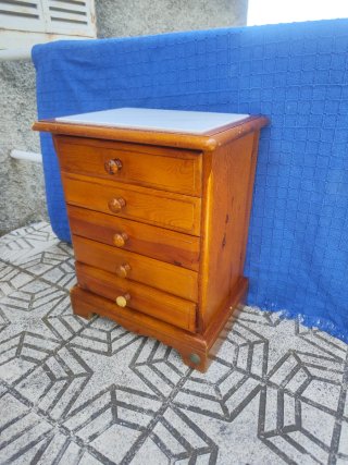Mesitas de noche de madera maciza y mármol