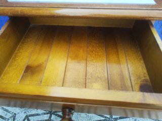 Mesitas de noche de madera maciza y mármol
