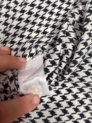 Blusa camisera estampado pata de gallo blanco y ne