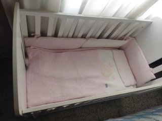 Cuna de bebé en color blanco