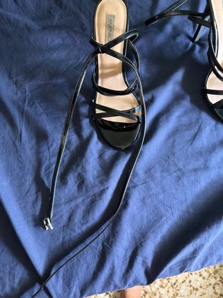 Zapatos de tacón con tiras, EVE&ODD negros