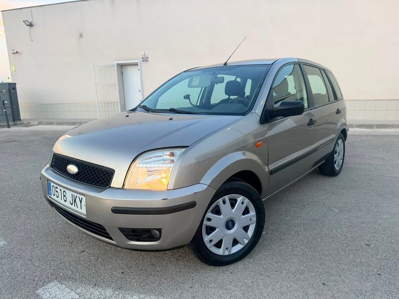 Ford Fusion 2003 - foto 1