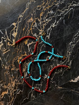 Set collane perle rosse e turchesi