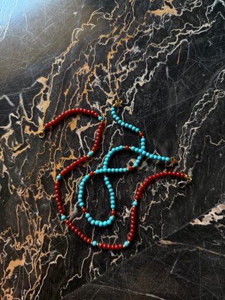 Set collane perle rosse e turchesi