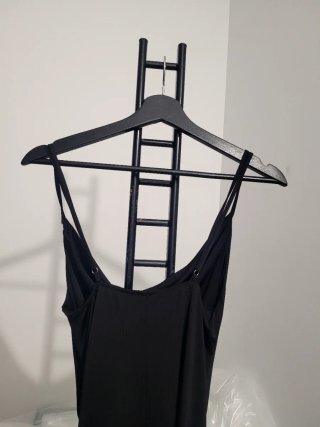 Vestido negro Quintessential tirantes drapeado