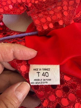 Vestido rojo lentejuelas estilo francés
