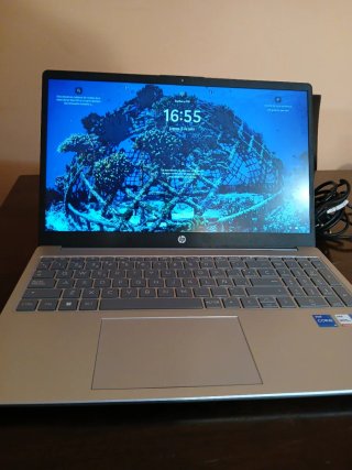 HP Portátil Plata y Negro