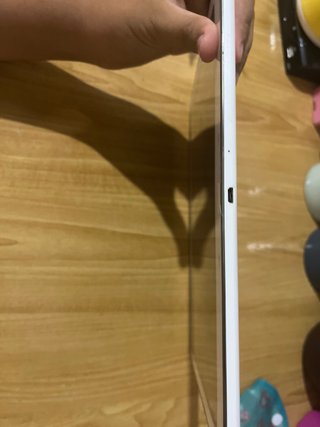 Tablet Samsung Blanca y Plateada