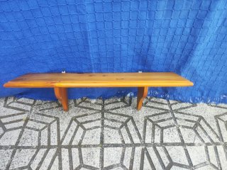 Estantería de madera rústica