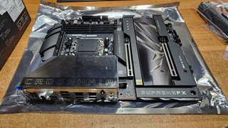 Placa Base ASUS ROG CROSSHAIR X870E HERO
