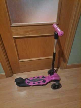 Patinete rosa con casco (2-8 años)