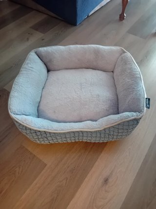 Cama para mascota azul y gris