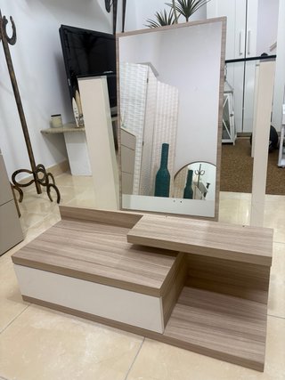 Ingresso elegante in legno e vetro