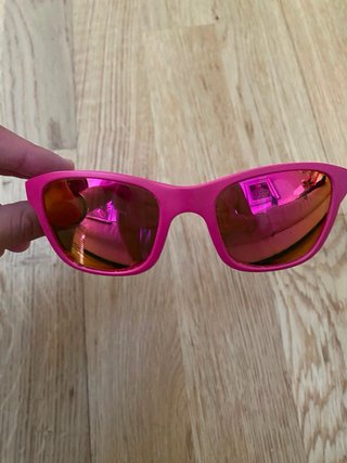 Gafas de sol infantiles rosas y moradas