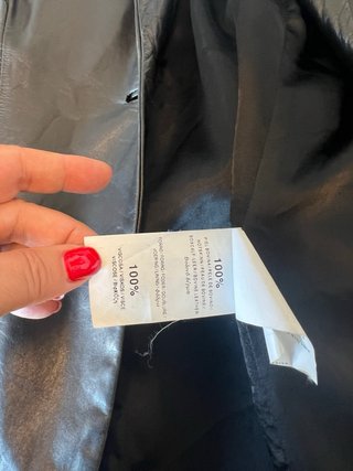 Americana de cuero negra