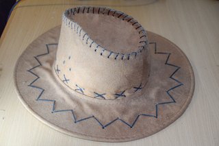 Chapéu Cowboy Bege com Costura Decorativa