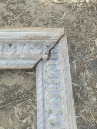 Moldura de madera tallada antigua
