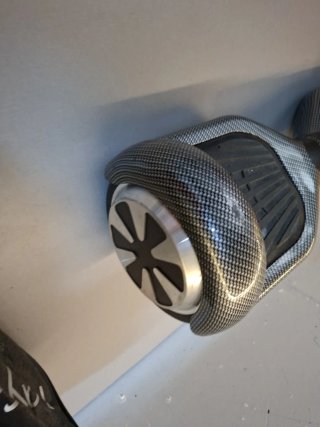 Hoverboard con diseño de fibra de carbono