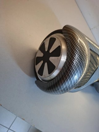 Hoverboard con diseño de fibra de carbono