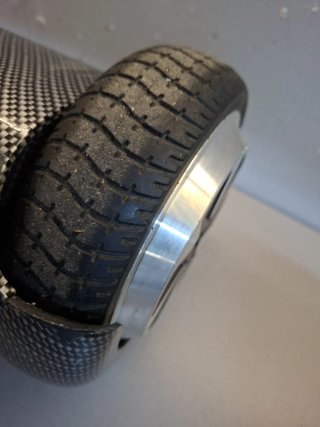 Hoverboard con diseño de fibra de carbono