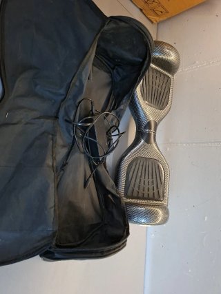 Hoverboard con diseño de fibra de carbono