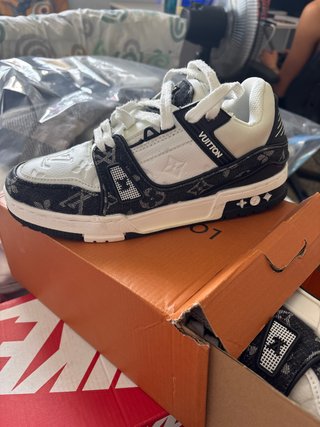 Deportivas Louis Vuitton Blancas y Negras