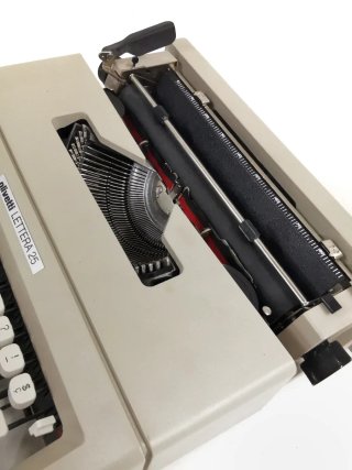 Maquina de escribir Olivetti Lettera 25