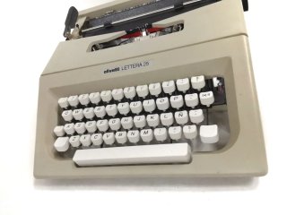 Maquina de escribir Olivetti Lettera 25