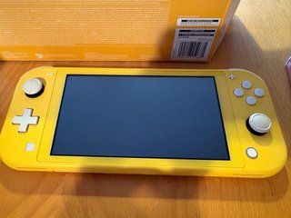 Nintendo Switch Lite Amarillo