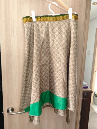 Falda larga estampada verde y amarilla