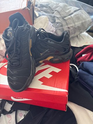 Nike TN Air Max Deportivas Negras y Doradas