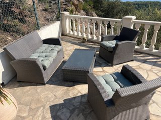 Conjunto de salón de mimbre gris