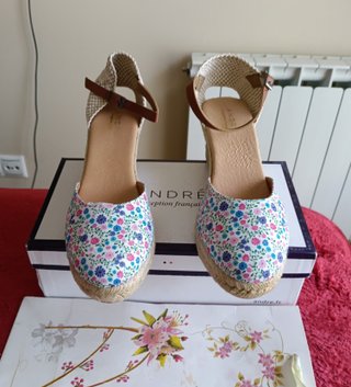 Alpargatas cuña plantilla piel flores 41 de 69€