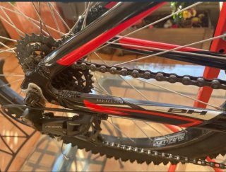 Bicicleta Montaña Negra y Roja