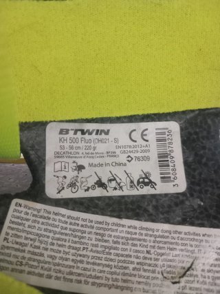 Casco amarillo para bicicleta