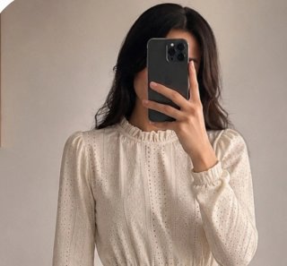 Blusa Morgan blanca con volantes