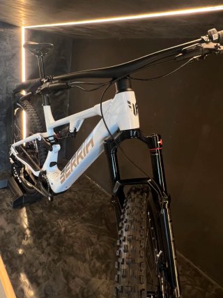 BERRIA NEXXEN AVINOX DJI Talla L