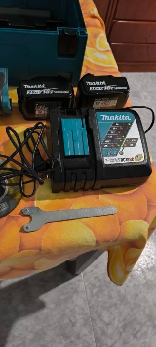 Makita Caja Herramientas y Amoladora