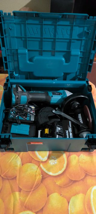 Makita Caja Herramientas y Amoladora
