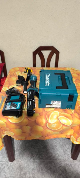 Makita Caja Herramientas y Amoladora