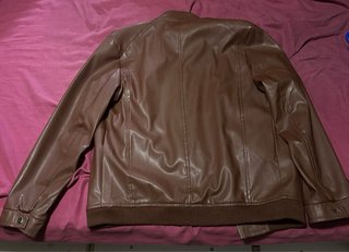 Chaqueta marrón estilo bomber
