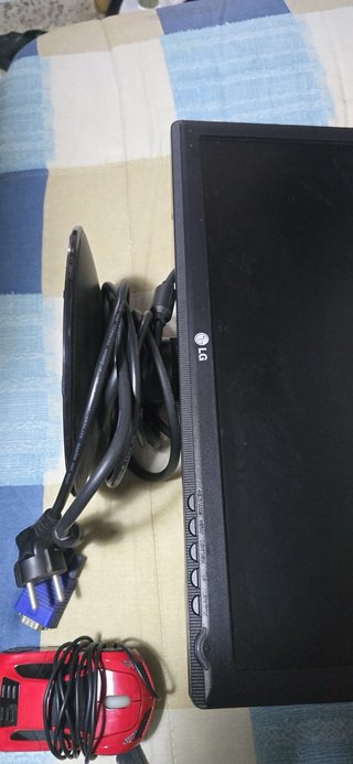 2 Pantallas Planas Ordenador LG y Acteck