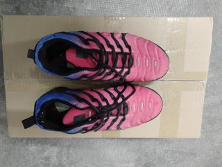 Zapatillas deportivas negras y grises